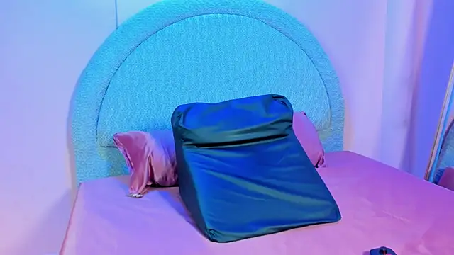 yeikafoxy online show from April 19, 11:43 am