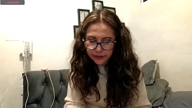 MirandaLatinaLovely online show from February 13, 9:27 pm