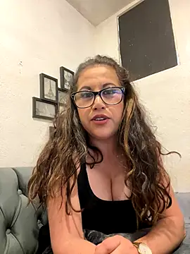 MirandaLatinaLovely online show from December 21, 7:29 pm