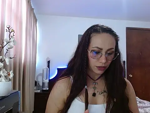 AloLovely  online show from April 1, 11:02 pm