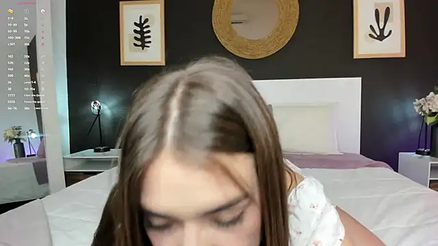 AlannaRussell  online show from February 18, 9:14 pm