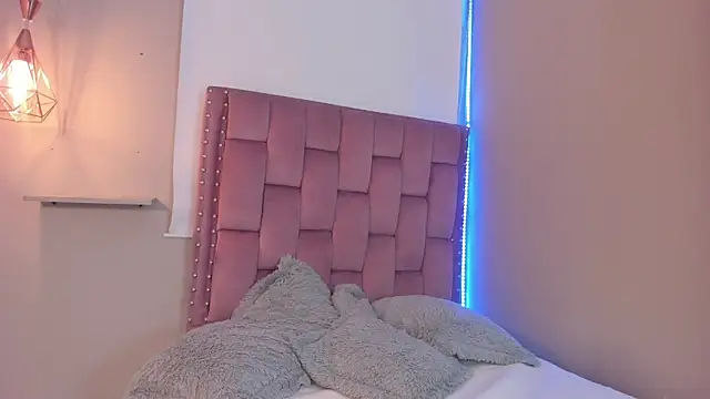 Roxy Stonee online show from March 17, 7:29 pm