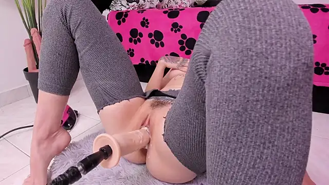 whitesexybitch44 online show from December 1, 10:12 pm