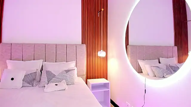 khloe-sweet online show from October 25, 1:19 pm