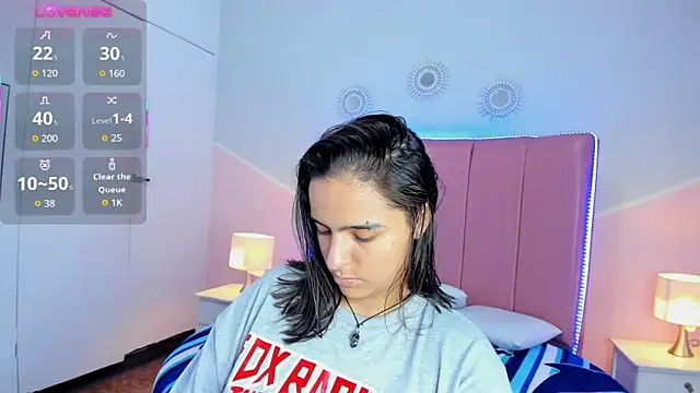 Liiam smith  online show from December 3, 1:57 pm