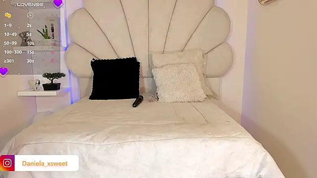 Danielaangelina online show from October 10, 6:51 am