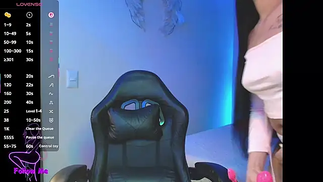 SallyWhitee online show from October 5, 4:39 am