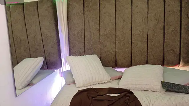 Alektra bryce online show from February 4, 7:50 pm