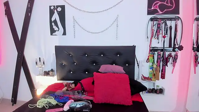 Julieta Carden  online show from September 22, 7:45 pm