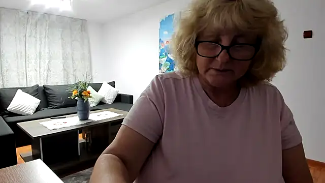 NoraJohnson6 online show from September 14, 6:50 pm