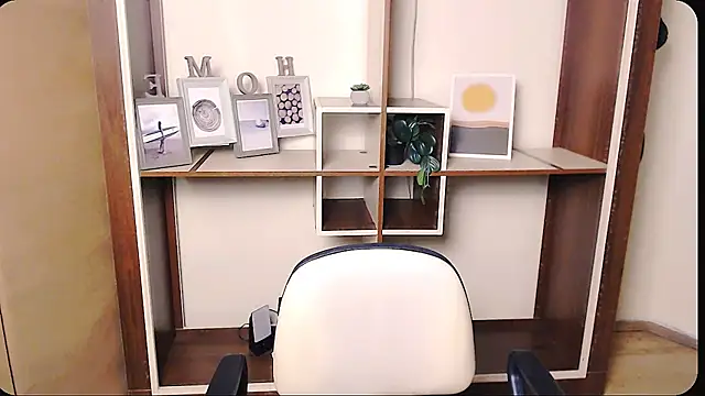  AngeliaFlow  online show from March 25, 11:35 am