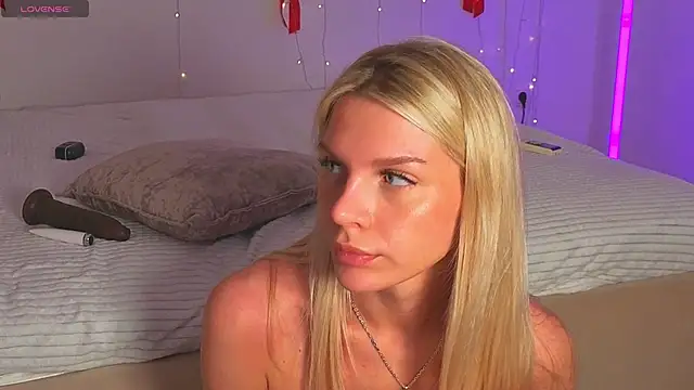 Nicole Hampton online show from March 28, 5:23 pm