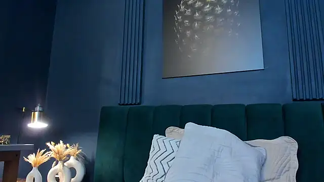 scarlet edwars online show from December 21, 6:12 pm