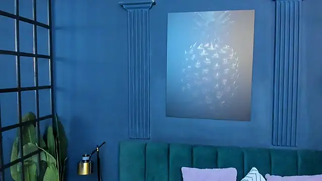 scarlet edwars online show from October 17, 7:17 pm