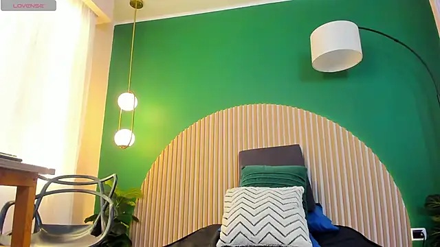 scarlet edwars online show from September 15, 7:10 pm