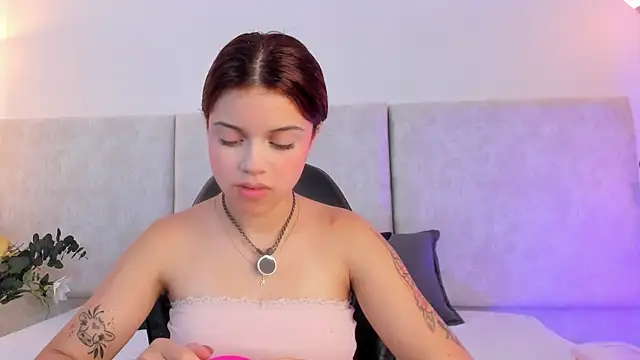 Giselle Lauren online show from December 18, 8:57 pm