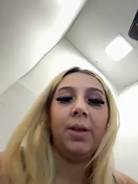 hotamanda01 online show from December 20, 7:40 pm