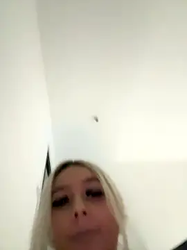 hotamanda01 online show from November 23, 9:05 pm