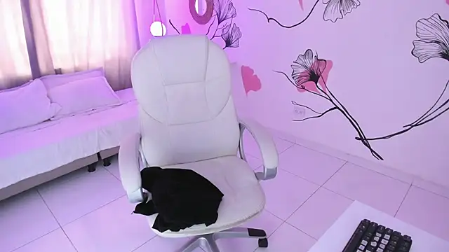 Isabela Fiorelli online show from September 26, 1:20 pm