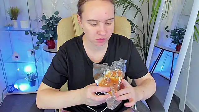 Lika 0ne online show from February 18, 12:15 pm