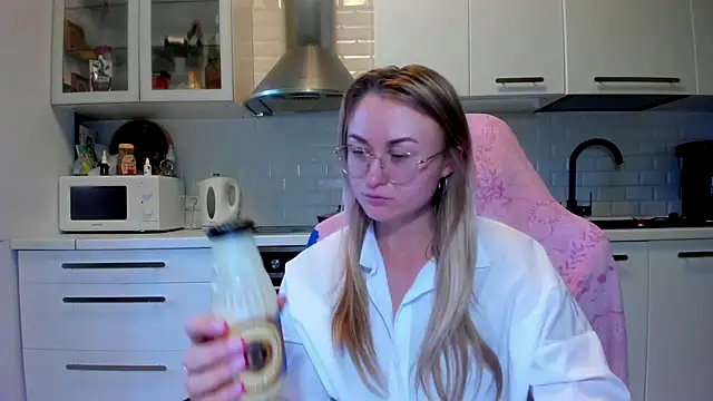 your Goddess Eva online show from October 6, 8:31 am