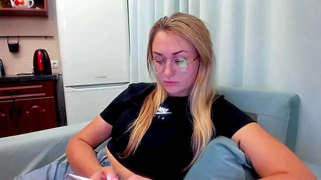 your Goddess Eva online show from September 15, 8:05 pm