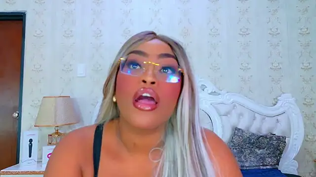 TianahGlow online show from October 14, 9:28 pm