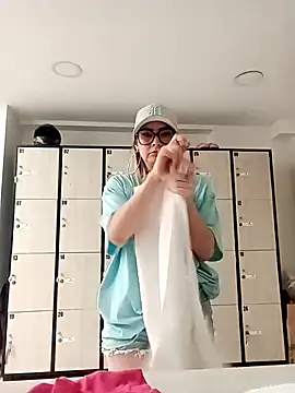 CandieGilson   online show from October 13, 12:41 pm