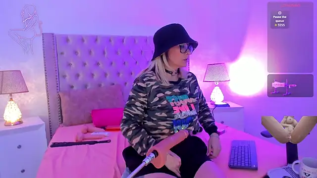 CandieGilson   online show from October 18, 2:31 pm