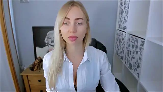 MargaritaRose online show from January 16, 3:30 pm