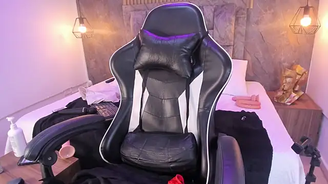 natasha steele online show from January 15, 8:59 pm