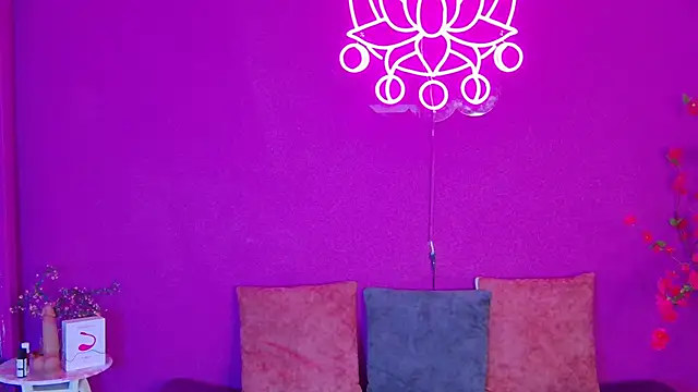 Arii moon online show from October 3, 8:03 pm