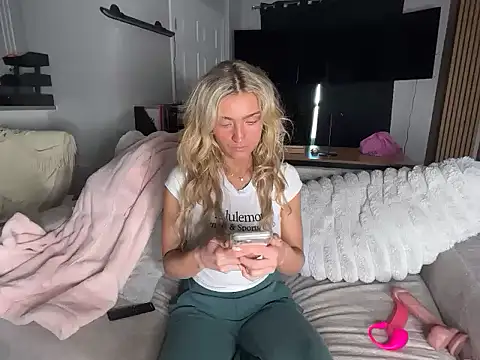 meggsworld online show from February 27, 8:30 pm