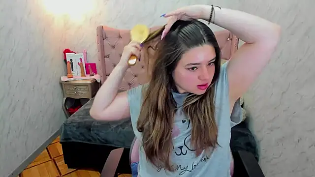 Lianngrace online show from February 10, 1:58 pm