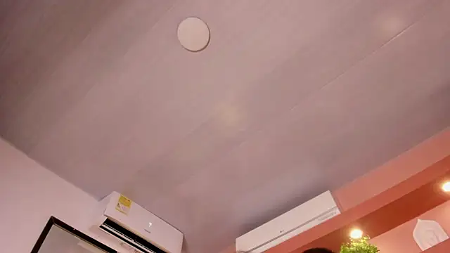 SofiaBennett  online show from April 29, 5:30 pm