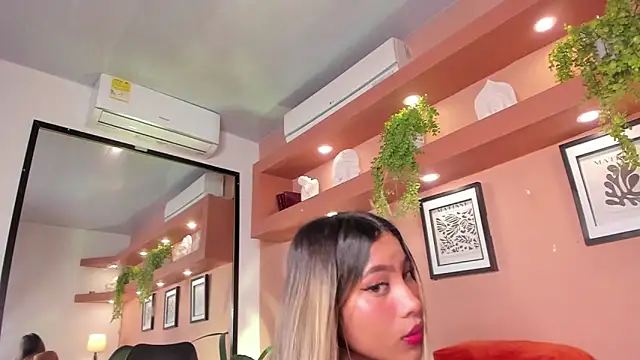 SofiaBennett  online show from March 5, 12:56 pm