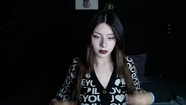 fyreandfox  online show from November 24, 8:22 pm