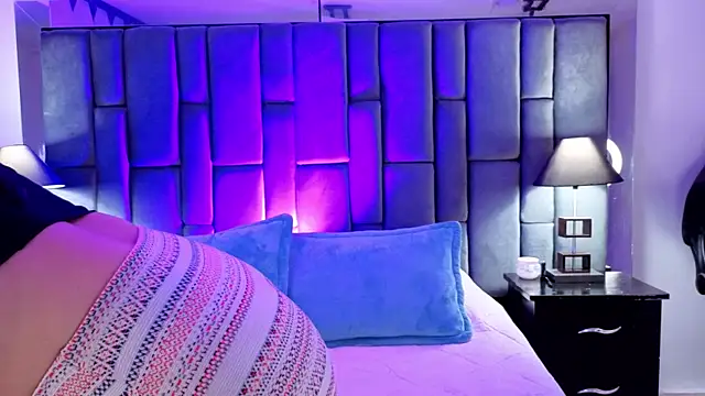 Aisha Nowak online show from December 20, 12:25 am