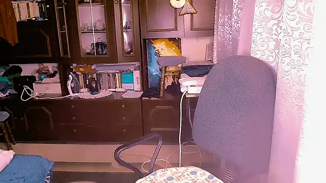 FlowerButterf online show from March 2, 8:48 pm