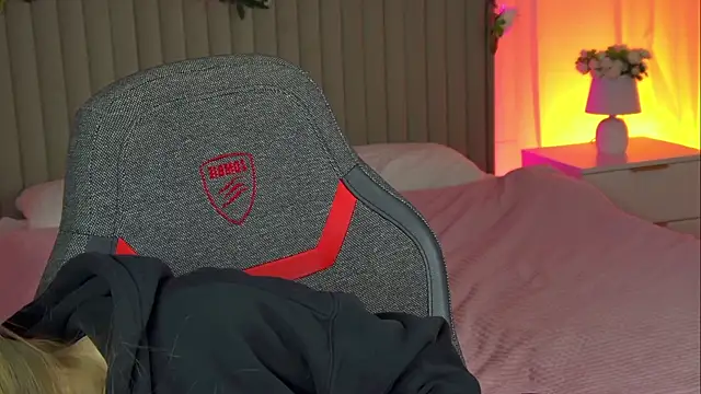 EveMundie online show from October 18, 1:03 pm