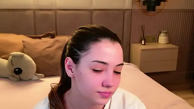 Alice Deleon online show from November 16, 11:32 am