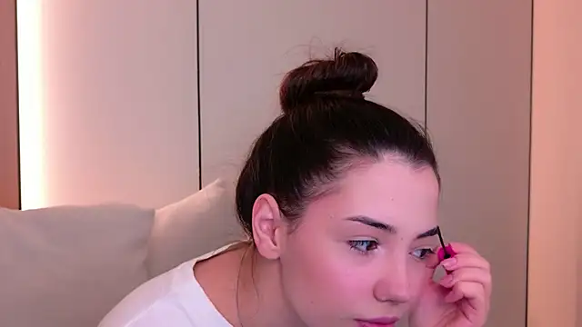 Alice Deleon online show from April 16, 11:10 am