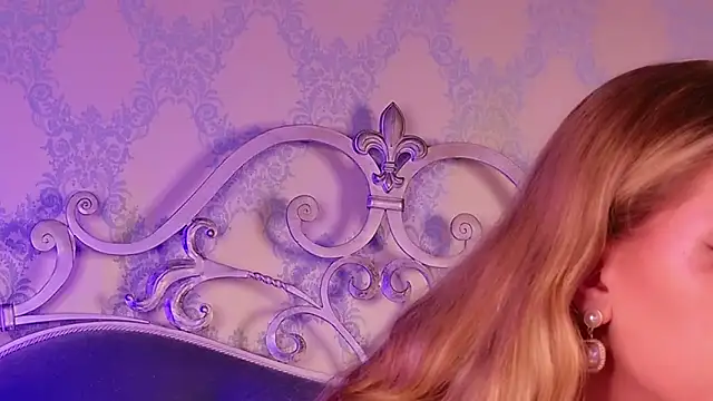 BECKI VRES online show from October 5, 9:20 pm