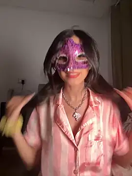 Roroo002 online show from September 25, 7:45 pm