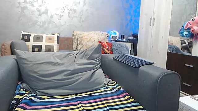 RosesandLillies online show from November 12, 7:12 pm