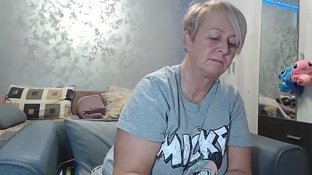 RosesandLillies online show from February 19, 6:40 pm