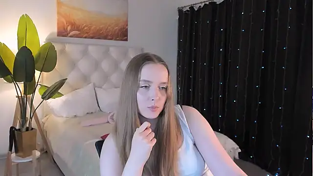 JenniferGraces online show from June 11, 12:32 am