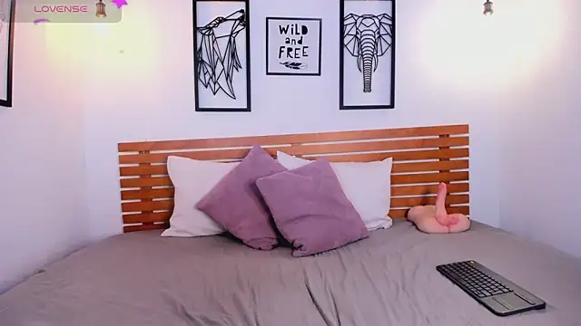 AbellaFox  online show from October 14, 7:27 pm