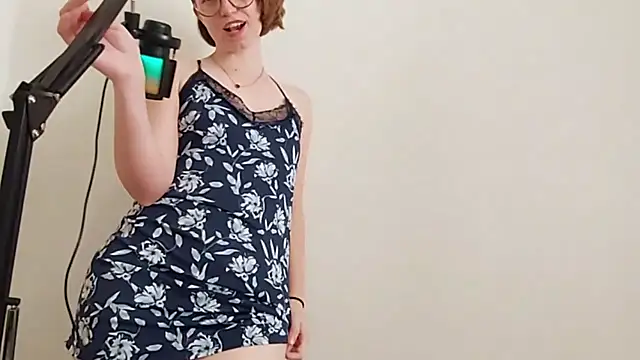 Elise Nyx online show from September 18, 1:20 pm