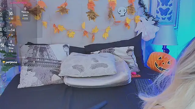 Carlaguzman  online show from October 30, 3:24 pm